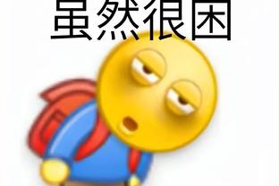 专注力！詹姆斯在今天训练中与哈姆及教练组积极讨论防守站位！